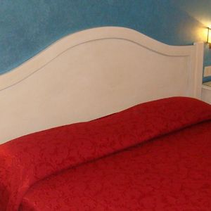 Camera con letto king size